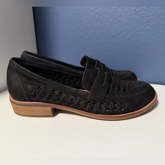 Women's Earth Ella Black Loafers - Picture 2 of 8